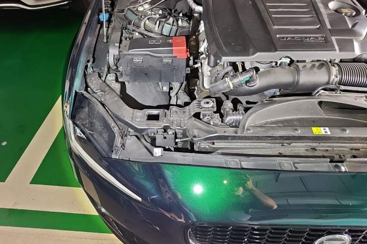Used Jaguar XEL 2025 2.0T 250 PS R-DYNAMIC 90th Anniversary Edition Engine Bay Right