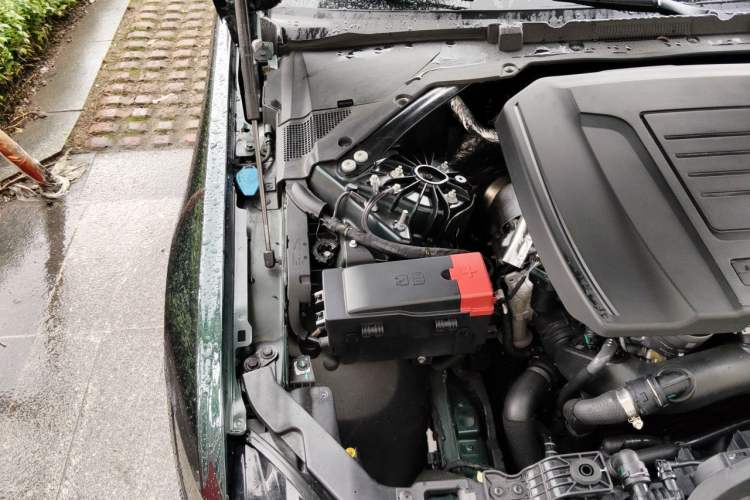 Used Jaguar XEL 2025 2.0T 250 PS R-DYNAMIC 90th Anniversary Edition Engine Bay Right
