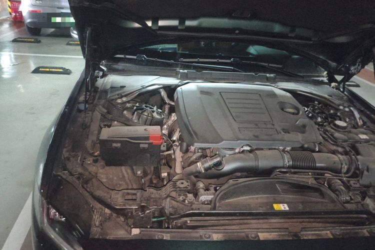 Used Jaguar XEL 2025 2.0T 250 PS R-DYNAMIC 90th Anniversary Edition Engine Bay Right