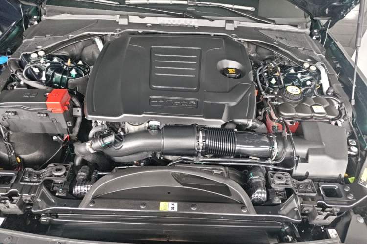 Used Jaguar XEL 2025 2.0T 250 PS R-DYNAMIC 90th Anniversary Edition Engine Bay