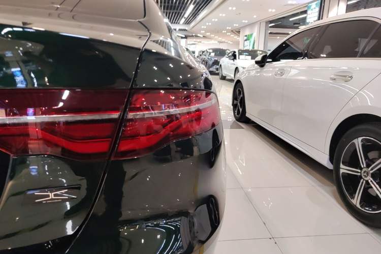 Used Jaguar XEL 2025 2.0T 250 PS R-DYNAMIC 90th Anniversary Edition Exterior 3