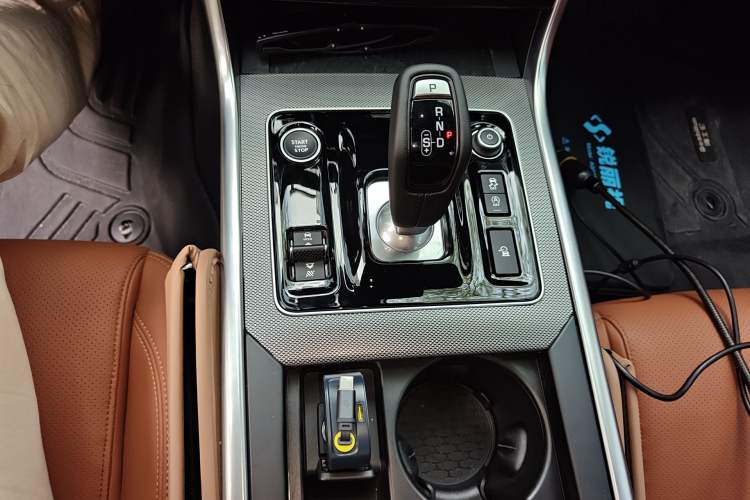 Used Jaguar XEL 2025 2.0T 250 PS R-DYNAMIC 90th Anniversary Edition Gear Lever