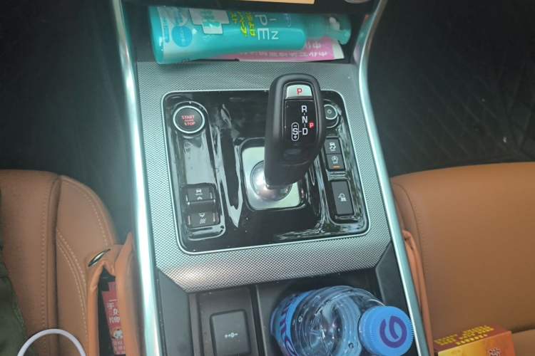 Used Jaguar XEL 2025 2.0T 250 PS R-DYNAMIC 90th Anniversary Edition Gear Lever