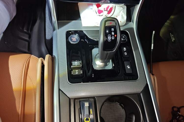 Used Jaguar XEL 2025 2.0T 250 PS R-DYNAMIC 90th Anniversary Edition Gear Lever