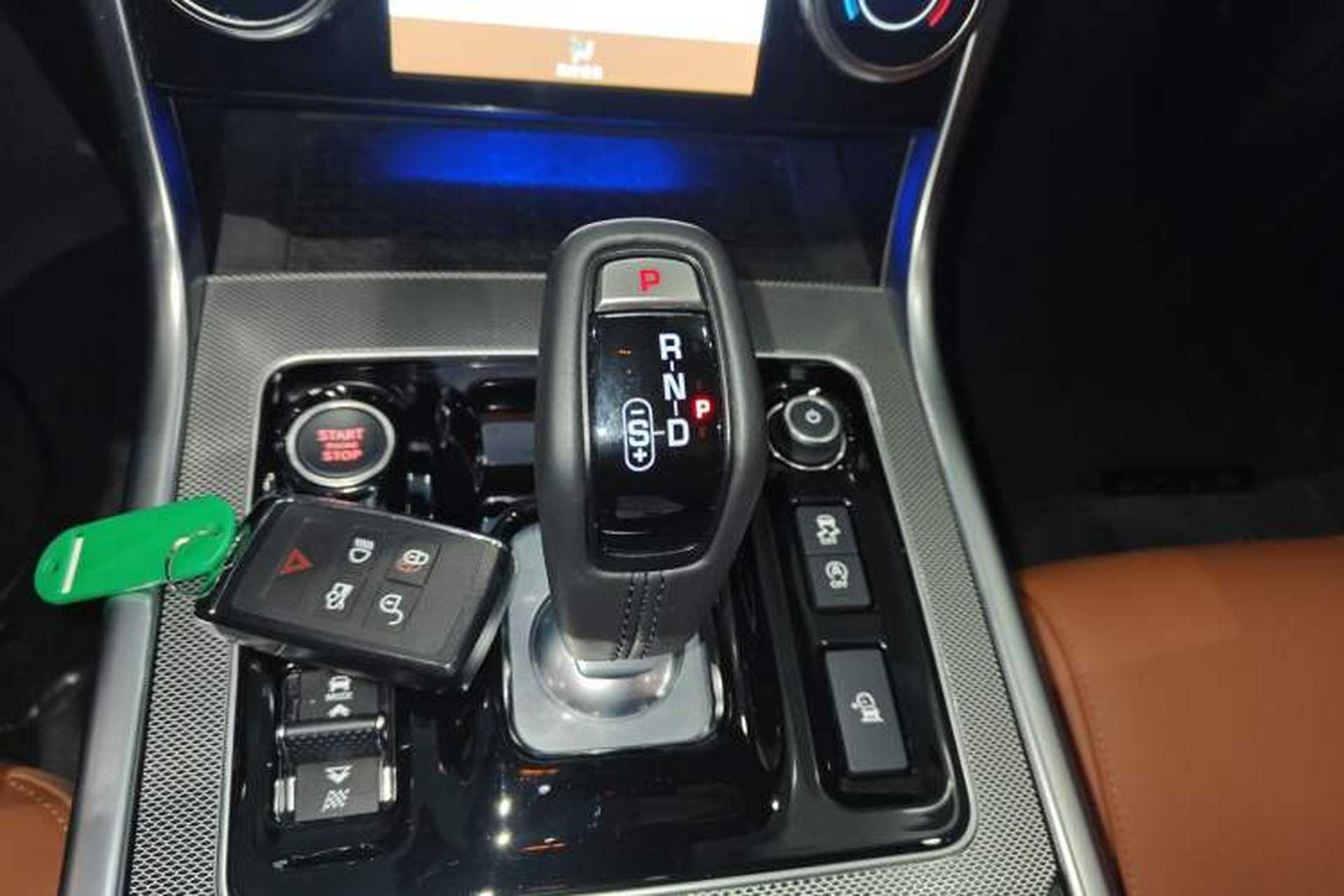 Used Jaguar XEL 2025 2.0T 250 PS R-DYNAMIC 90th Anniversary Edition Gear Lever