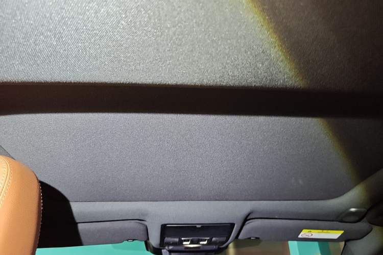 Used Jaguar XEL 2025 2.0T 250 PS R-DYNAMIC 90th Anniversary Edition Headliner
