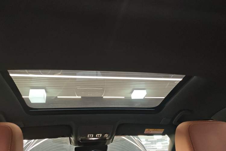 Used Jaguar XEL 2025 2.0T 250 PS R-DYNAMIC 90th Anniversary Edition Headliner