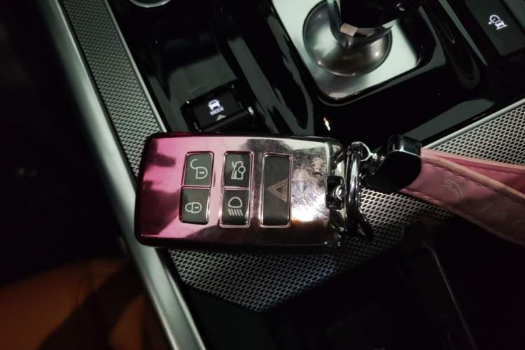 Used Jaguar XEL 2025 2.0T 250 PS R-DYNAMIC 90th Anniversary Edition Interior 1