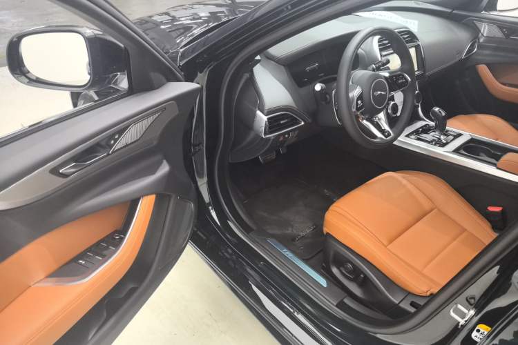 Used Jaguar XEL 2025 2.0T 250 PS R-DYNAMIC 90th Anniversary Edition Interior 2