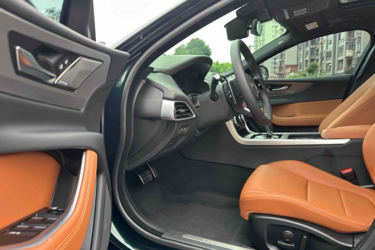 Used Jaguar XEL 2025 2.0T 250 PS R-DYNAMIC 90th Anniversary Edition Interior 3