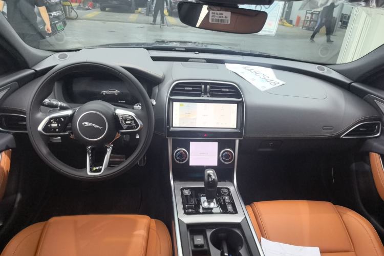 Used Jaguar XEL 2025 2.0T 250 PS R-DYNAMIC 90th Anniversary Edition Interior 3