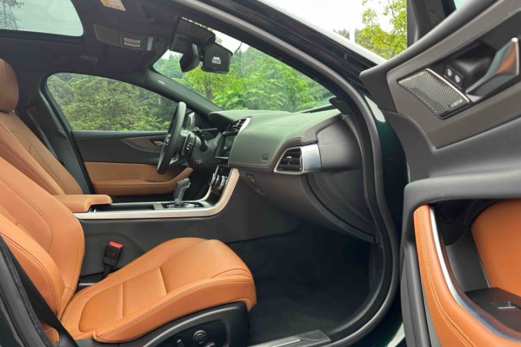 Used Jaguar XEL 2025 2.0T 250 PS R-DYNAMIC 90th Anniversary Edition Interior 5