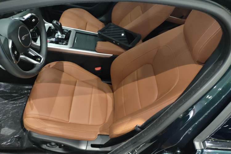 Used Jaguar XEL 2025 2.0T 250 PS R-DYNAMIC 90th Anniversary Edition Left Front Seat