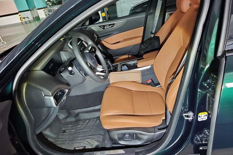 Used Jaguar XEL 2025 2.0T 250 PS R-DYNAMIC 90th Anniversary Edition Left Front Seat