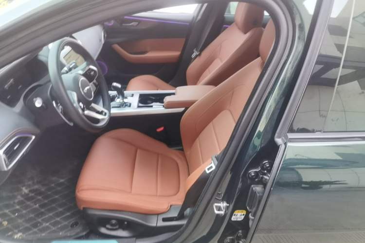 Used Jaguar XEL 2025 2.0T 250 PS R-DYNAMIC 90th Anniversary Edition Left Front Seat