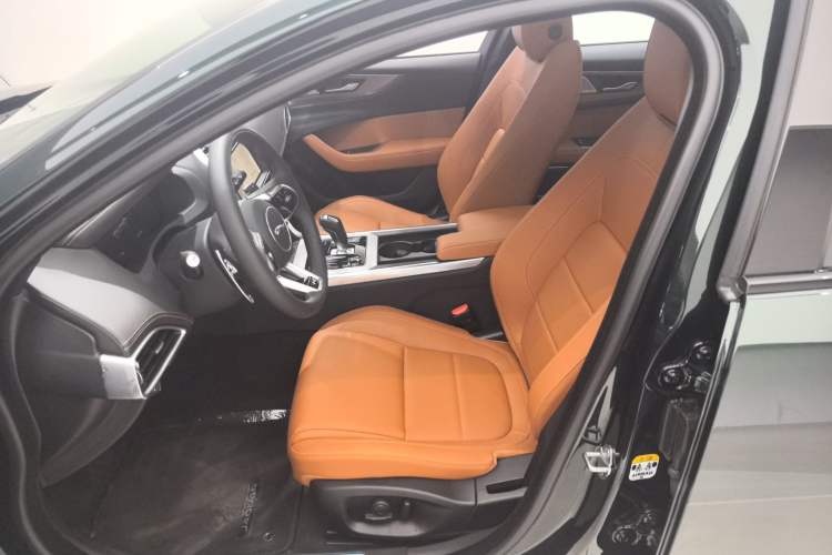 Used Jaguar XEL 2025 2.0T 250 PS R-DYNAMIC 90th Anniversary Edition Left Front Seat