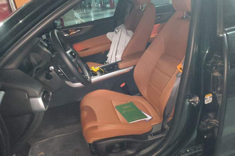 Used Jaguar XEL 2025 2.0T 250 PS R-DYNAMIC 90th Anniversary Edition Left Front Seat