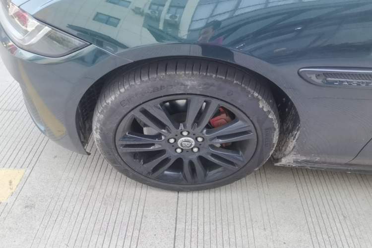 Used Jaguar XEL 2025 2.0T 250 PS R-DYNAMIC 90th Anniversary Edition Left Front Wheel Hub