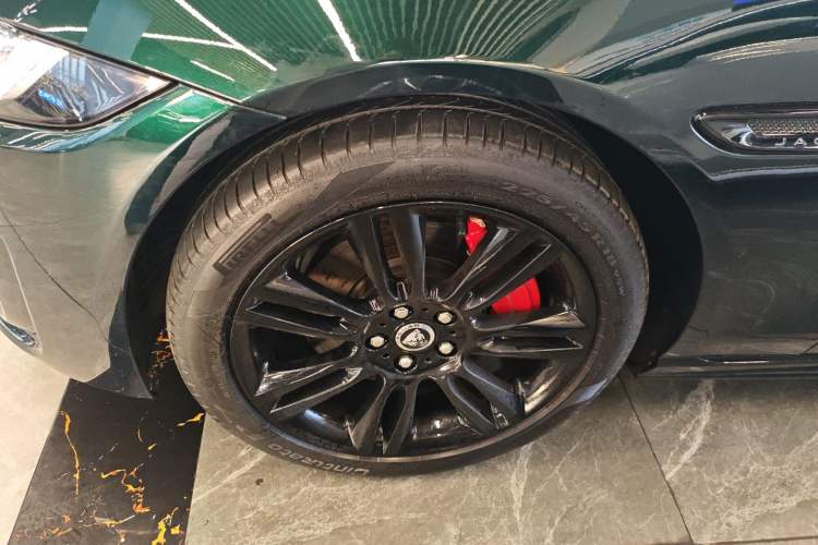 Used Jaguar XEL 2025 2.0T 250 PS R-DYNAMIC 90th Anniversary Edition Left Front Wheel Hub