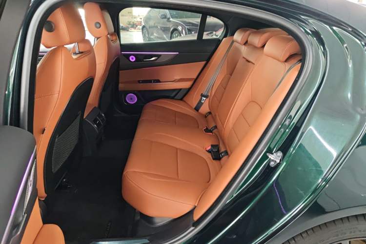 Used Jaguar XEL 2025 2.0T 250 PS R-DYNAMIC 90th Anniversary Edition Left Rear Seat