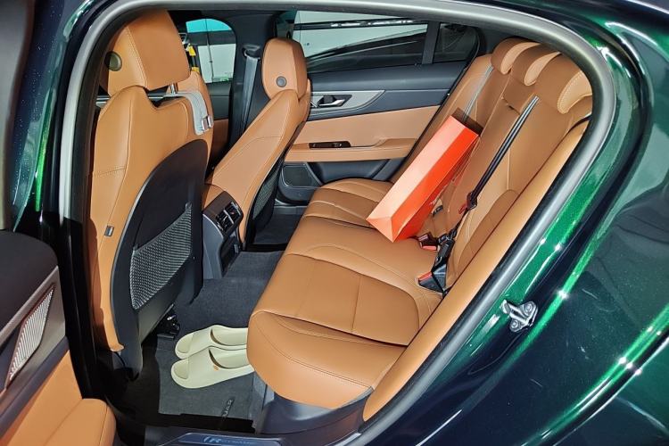Used Jaguar XEL 2025 2.0T 250 PS R-DYNAMIC 90th Anniversary Edition Left Rear Seat