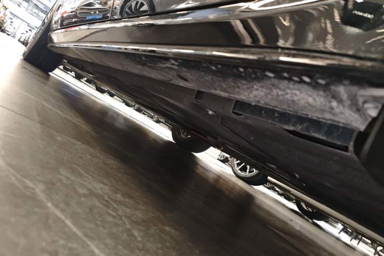 Used Jaguar XEL 2025 2.0T 250 PS R-DYNAMIC 90th Anniversary Edition Left Side Sill