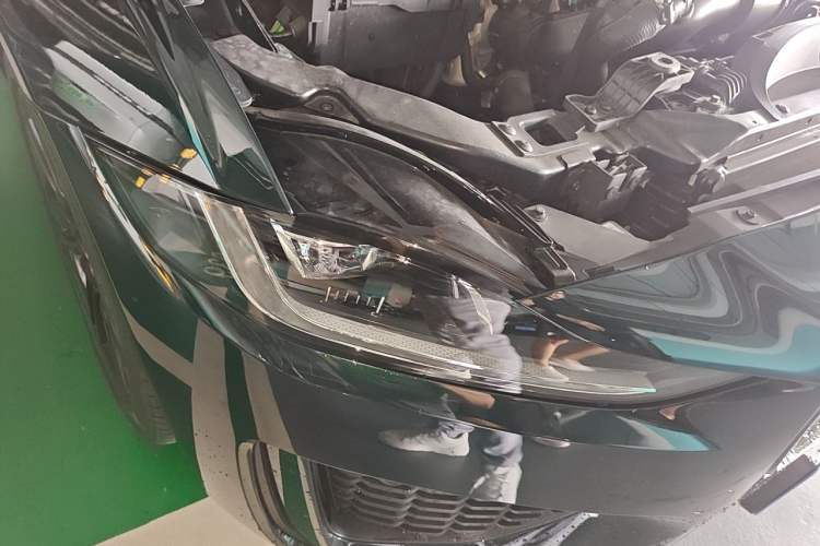Used Jaguar XEL 2025 2.0T 250 PS R-DYNAMIC 90th Anniversary Edition Right Front Headlight