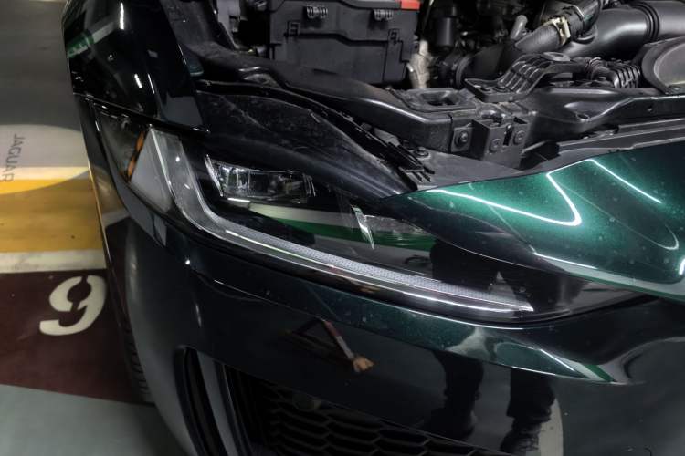 Used Jaguar XEL 2025 2.0T 250 PS R-DYNAMIC 90th Anniversary Edition Right Front Headlight