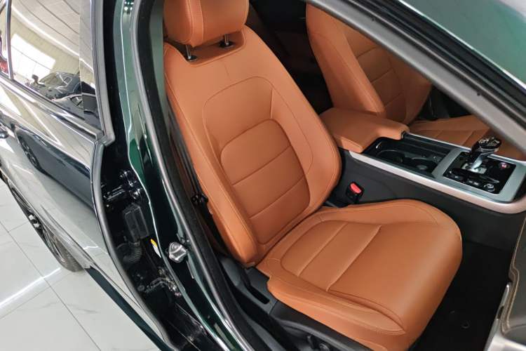 Used Jaguar XEL 2025 2.0T 250 PS R-DYNAMIC 90th Anniversary Edition Right Front Seat