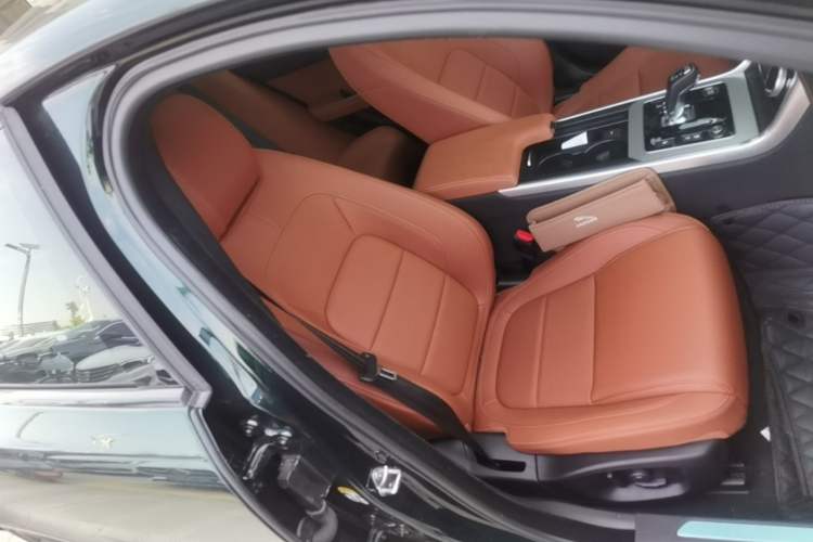 Used Jaguar XEL 2025 2.0T 250 PS R-DYNAMIC 90th Anniversary Edition Right Front Seat