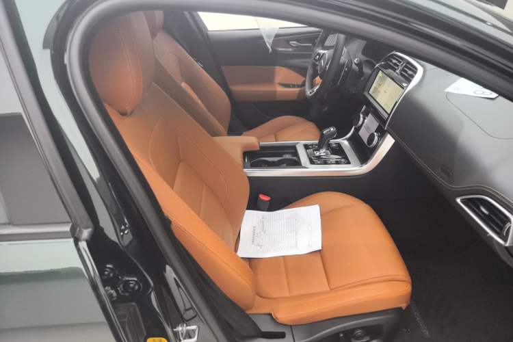 Used Jaguar XEL 2025 2.0T 250 PS R-DYNAMIC 90th Anniversary Edition Right Front Seat
