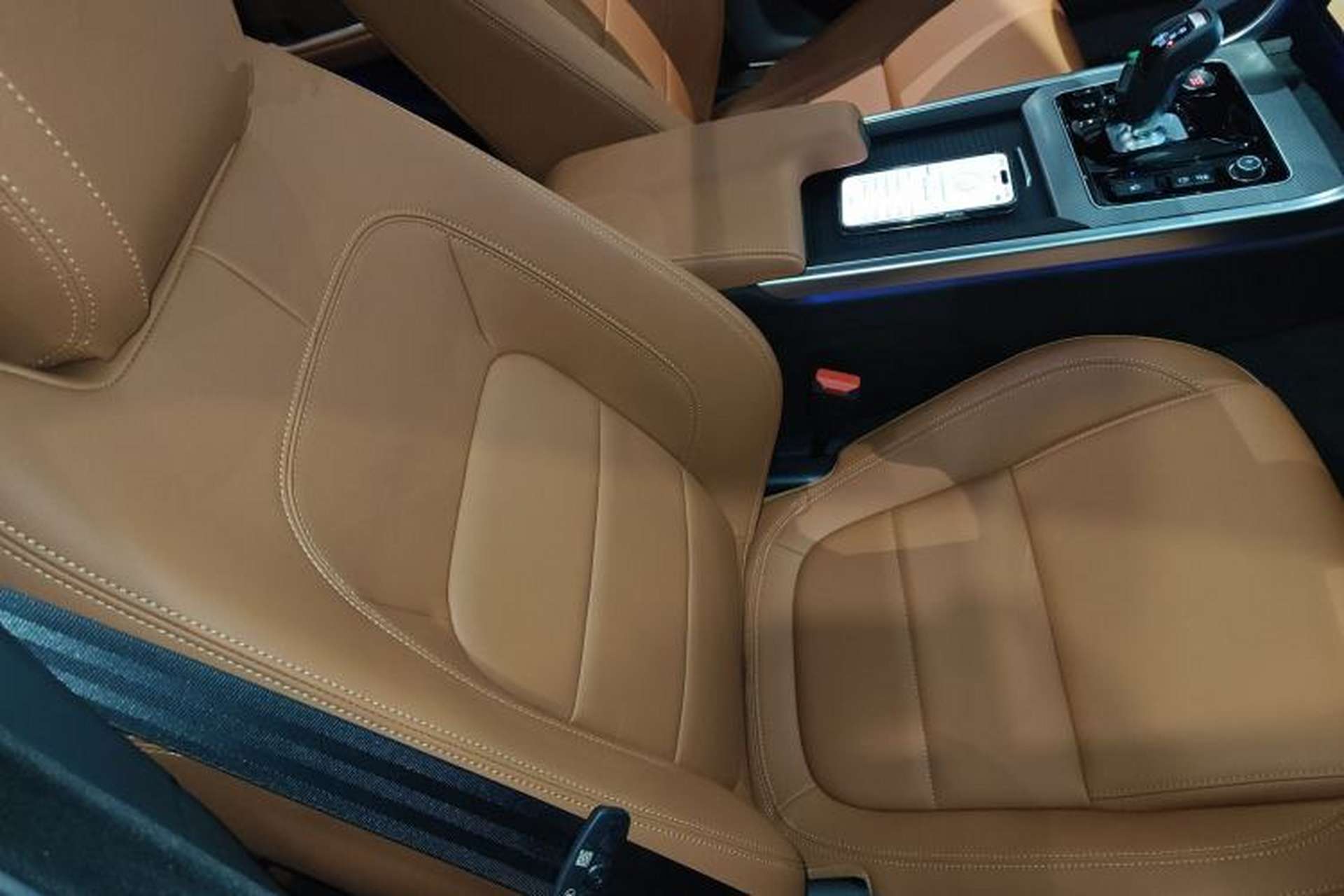 Used Jaguar XEL 2025 2.0T 250 PS R-DYNAMIC 90th Anniversary Edition Right Front Seat