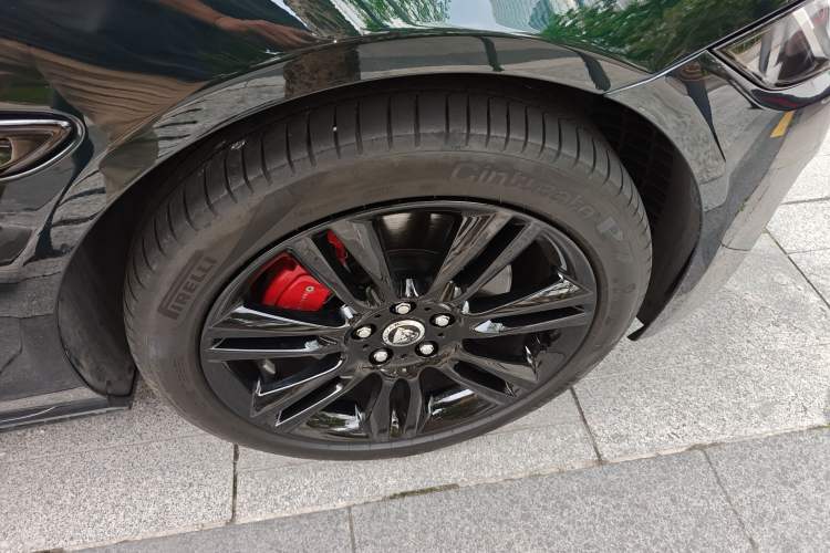 Used Jaguar XEL 2025 2.0T 250 PS R-DYNAMIC 90th Anniversary Edition Right Front Wheel Hub