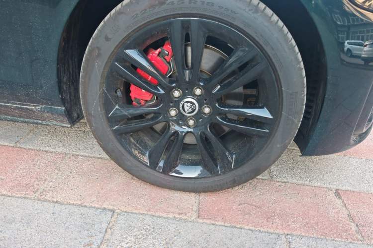 Used Jaguar XEL 2025 2.0T 250 PS R-DYNAMIC 90th Anniversary Edition Right Front Wheel Hub