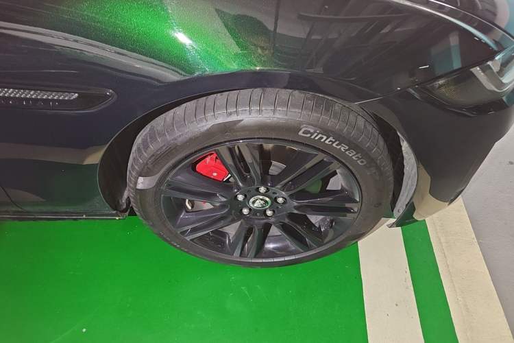Used Jaguar XEL 2025 2.0T 250 PS R-DYNAMIC 90th Anniversary Edition Right Front Wheel Hub