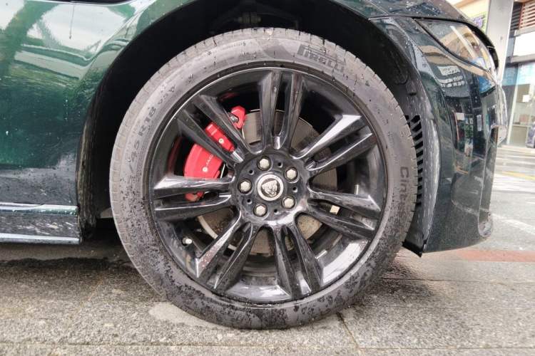 Used Jaguar XEL 2025 2.0T 250 PS R-DYNAMIC 90th Anniversary Edition Right Front Wheel Hub