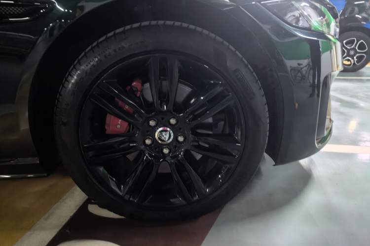 Used Jaguar XEL 2025 2.0T 250 PS R-DYNAMIC 90th Anniversary Edition Right Front Wheel Hub