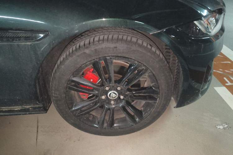 Used Jaguar XEL 2025 2.0T 250 PS R-DYNAMIC 90th Anniversary Edition Right Front Wheel Hub