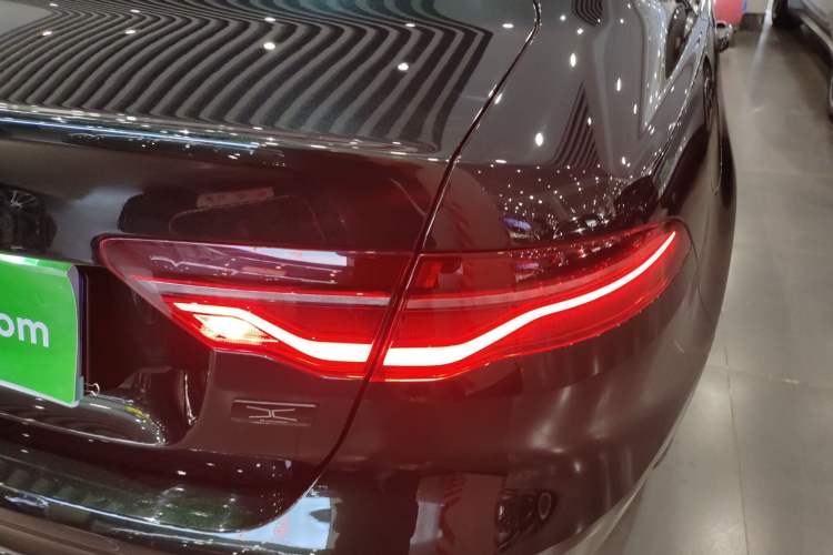 Used Jaguar XEL 2025 2.0T 250 PS R-DYNAMIC 90th Anniversary Edition Right Rear Taillight