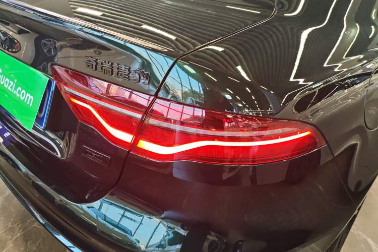 Used Jaguar XEL 2025 2.0T 250 PS R-DYNAMIC 90th Anniversary Edition Right Rear Taillight