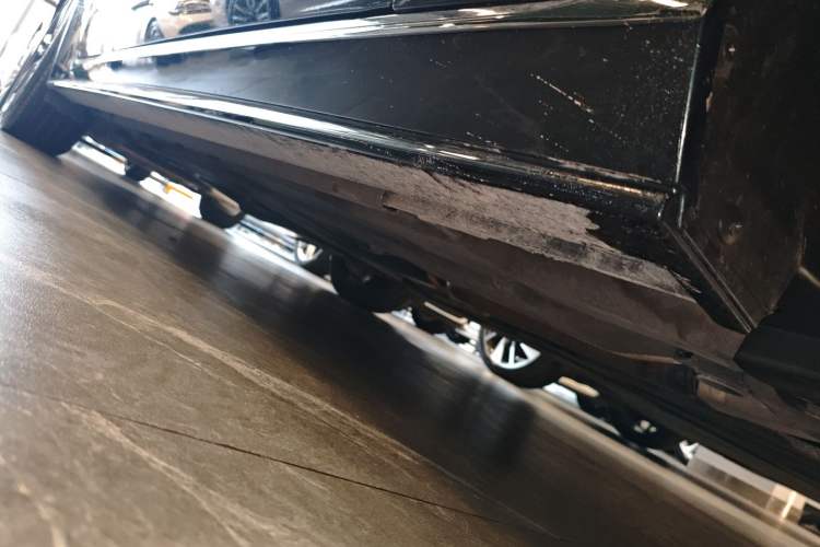 Used Jaguar XEL 2025 2.0T 250 PS R-DYNAMIC 90th Anniversary Edition Right Side Sill