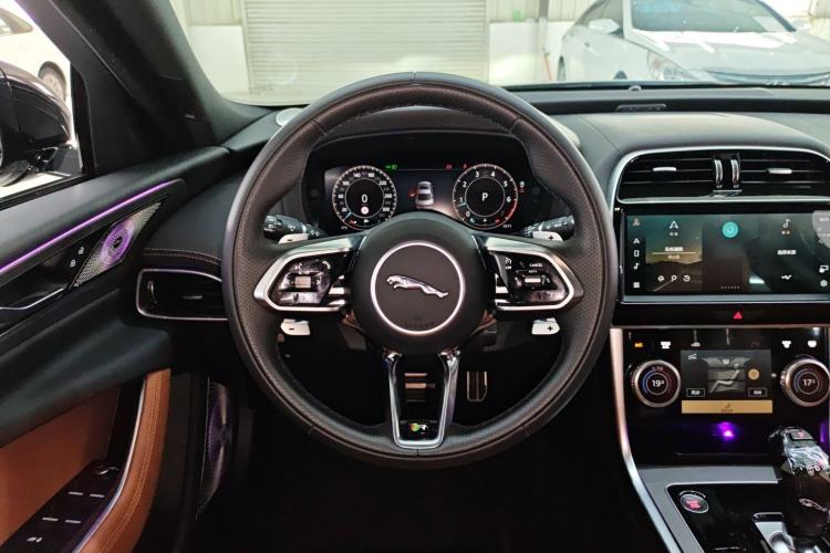 Used Jaguar XEL 2025 2.0T 250 PS R-DYNAMIC 90th Anniversary Edition Steering Wheel
