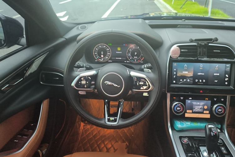 Used Jaguar XEL 2025 2.0T 250 PS R-DYNAMIC 90th Anniversary Edition Steering Wheel