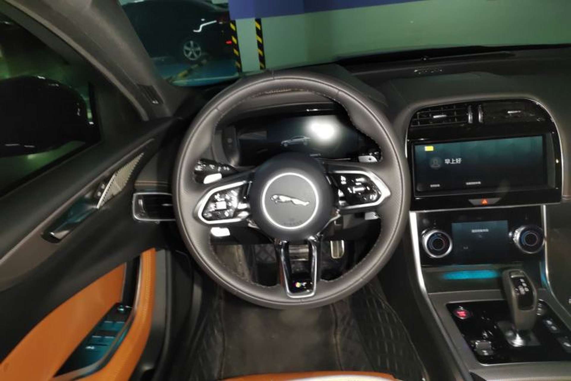 Used Jaguar XEL 2025 2.0T 250 PS R-DYNAMIC 90th Anniversary Edition Steering Wheel