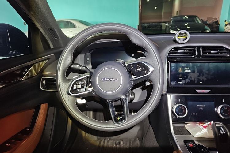 Used Jaguar XEL 2025 2.0T 250 PS R-DYNAMIC 90th Anniversary Edition Steering Wheel