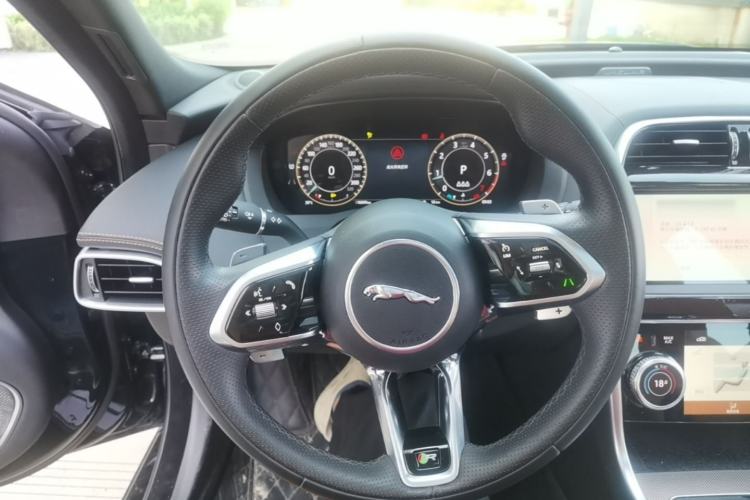 Used Jaguar XEL 2025 2.0T 250 PS R-DYNAMIC 90th Anniversary Edition Steering Wheel
