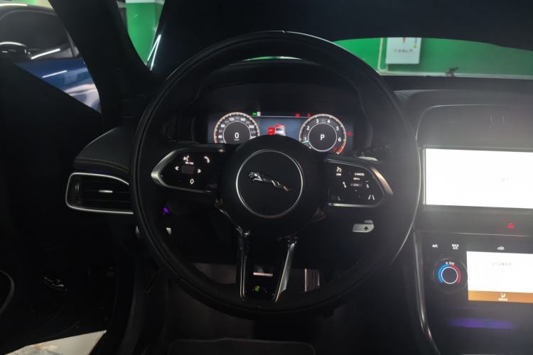 Used Jaguar XEL 2025 2.0T 250 PS R-DYNAMIC 90th Anniversary Edition Steering Wheel