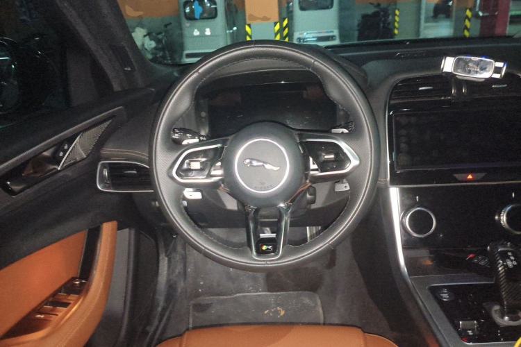 Used Jaguar XEL 2025 2.0T 250 PS R-DYNAMIC 90th Anniversary Edition Steering Wheel