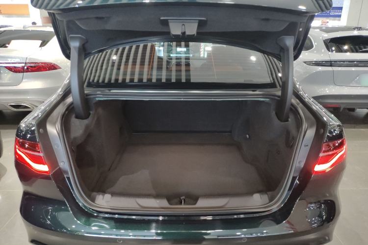 Used Jaguar XEL 2025 2.0T 250 PS R-DYNAMIC 90th Anniversary Edition Trunk