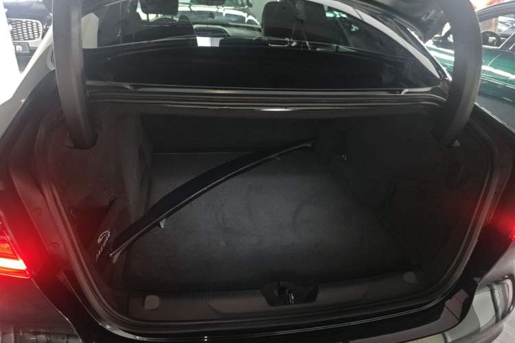 Used Jaguar XEL 2025 2.0T 250 PS R-DYNAMIC 90th Anniversary Edition Trunk